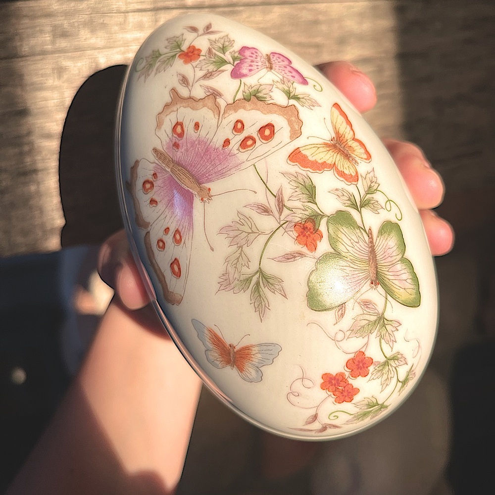 Vintage Avon floral butterfly egg